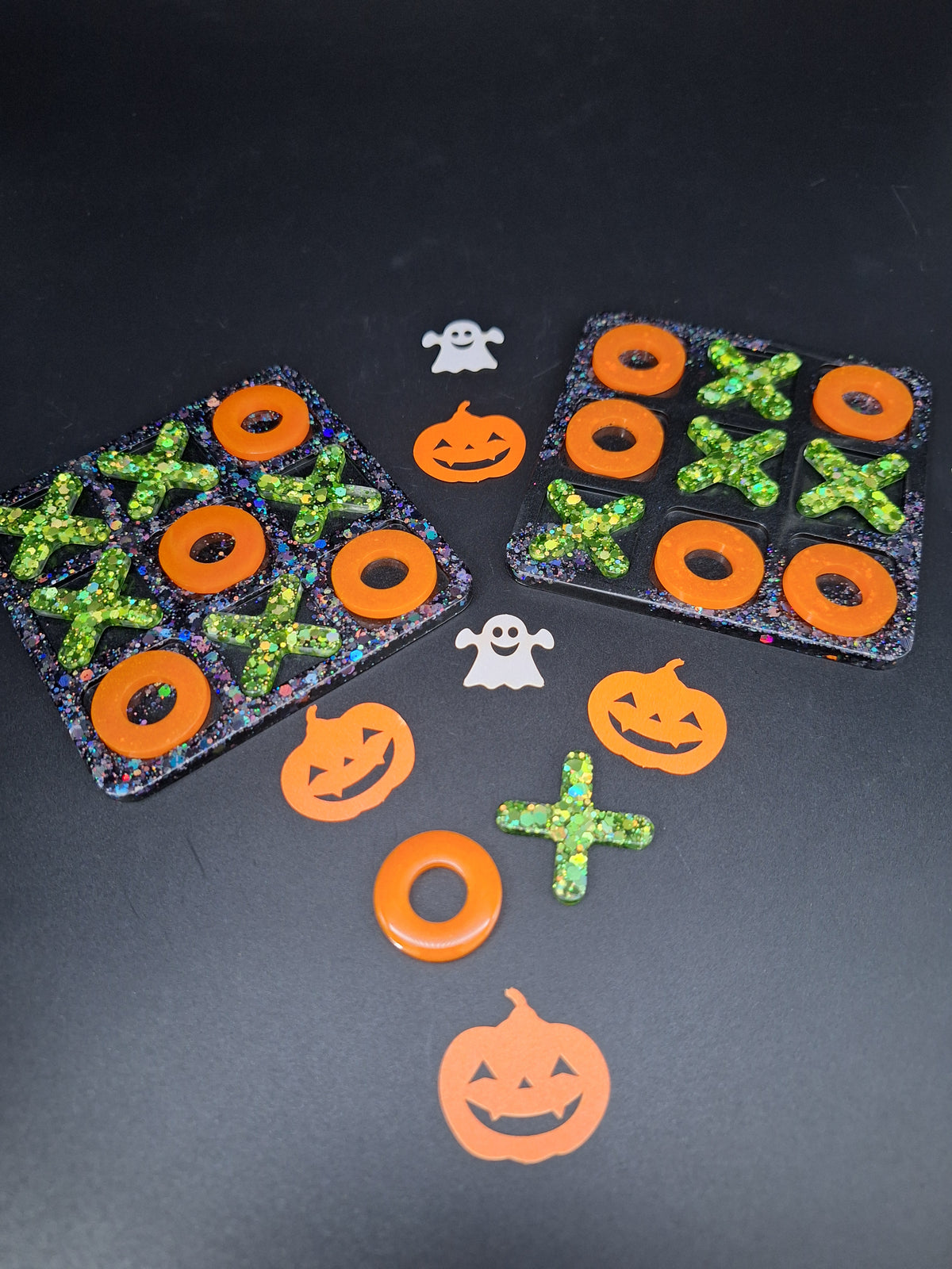 Tic Tac Toe aus Epoxidharz – Handgemachtes Reisespiel im Wunschdesign