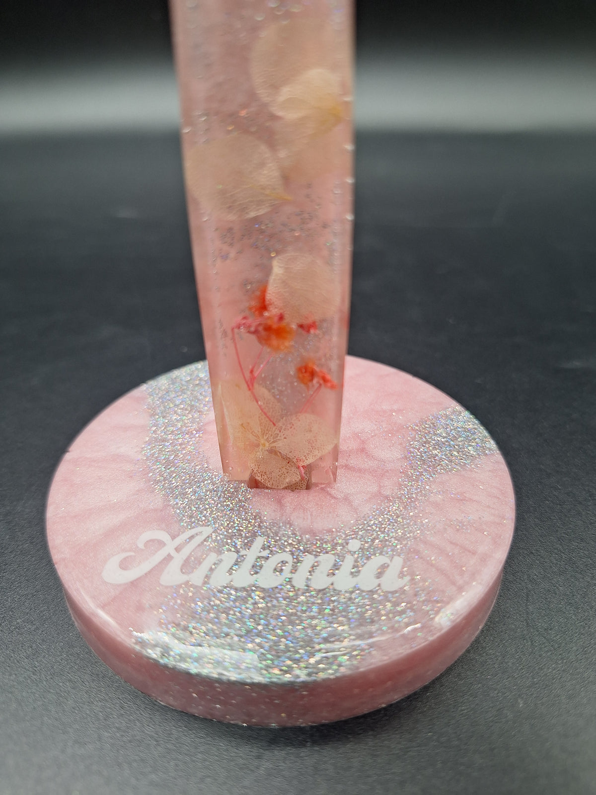 Personalisiertes Deko-Kreuz aus Epoxidharz | Rosa mit Trockenblumen & Glitzer 14 x 8 cm ✨
