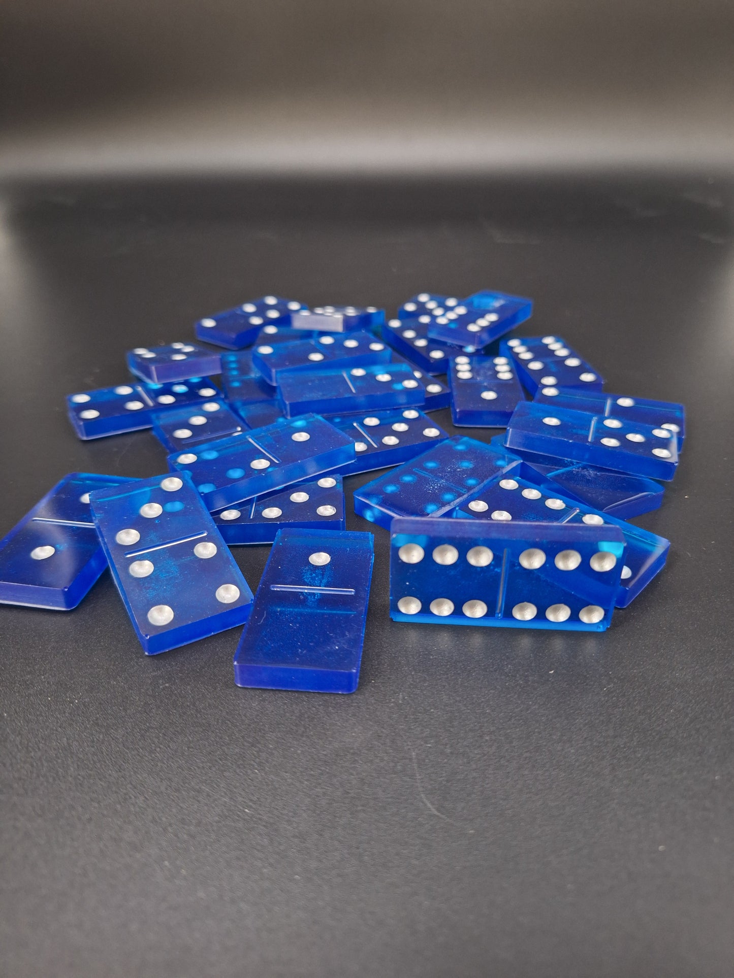 Handgegossenes Domino – 28-teiliges Deko- & Spielset