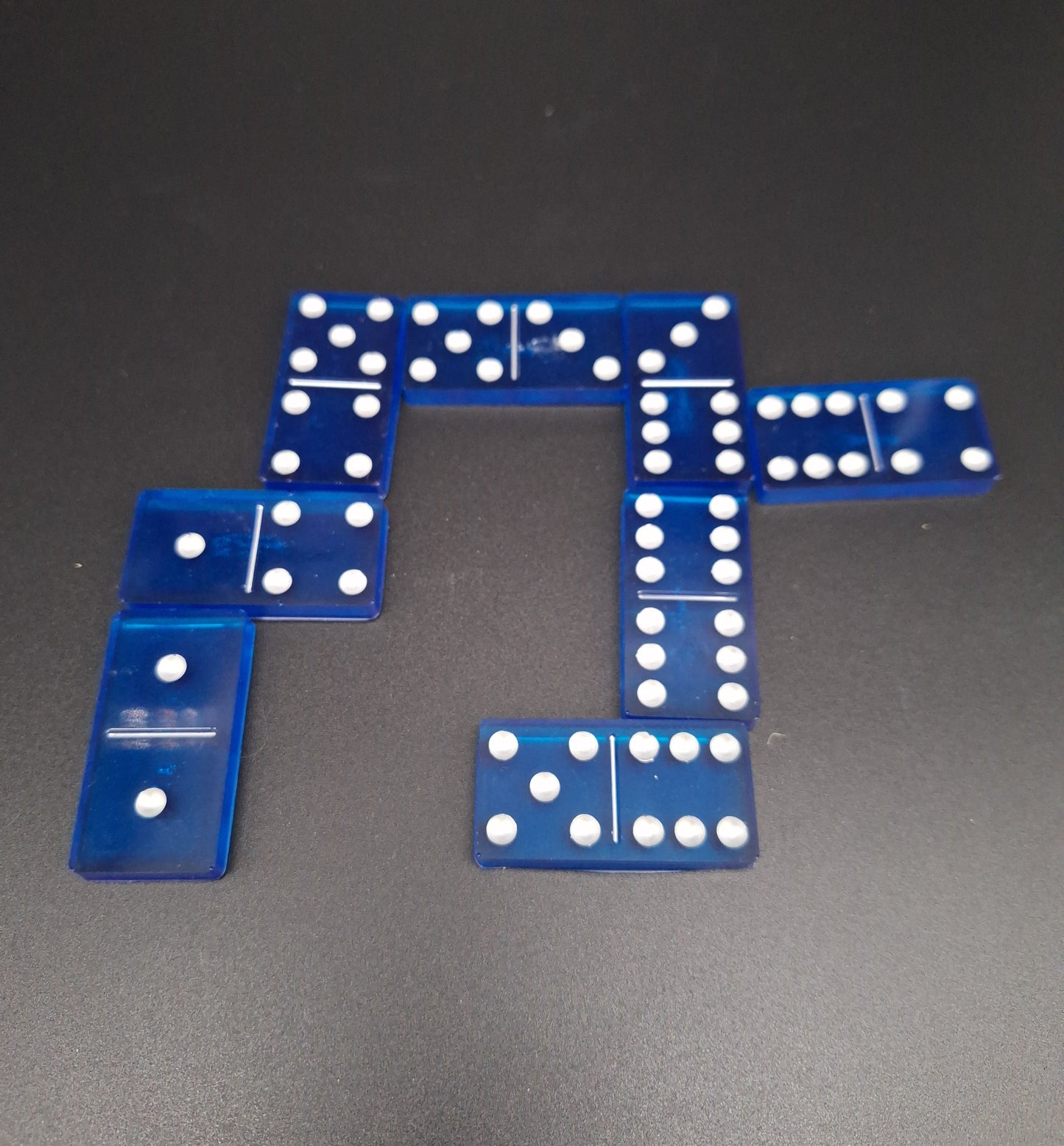 Handgegossenes Domino – 28-teiliges Deko- & Spielset