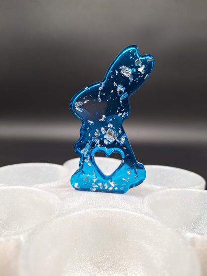 Edle Eieraufbewahrung mit Hasenfigur und Goldakzenten Osterbrunch