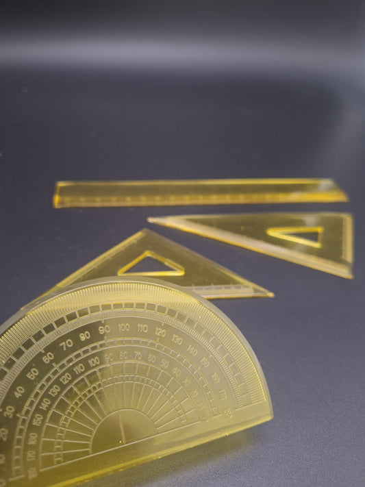 Handgegossenes Geometrie-Lineal-Set aus Epoxidharz