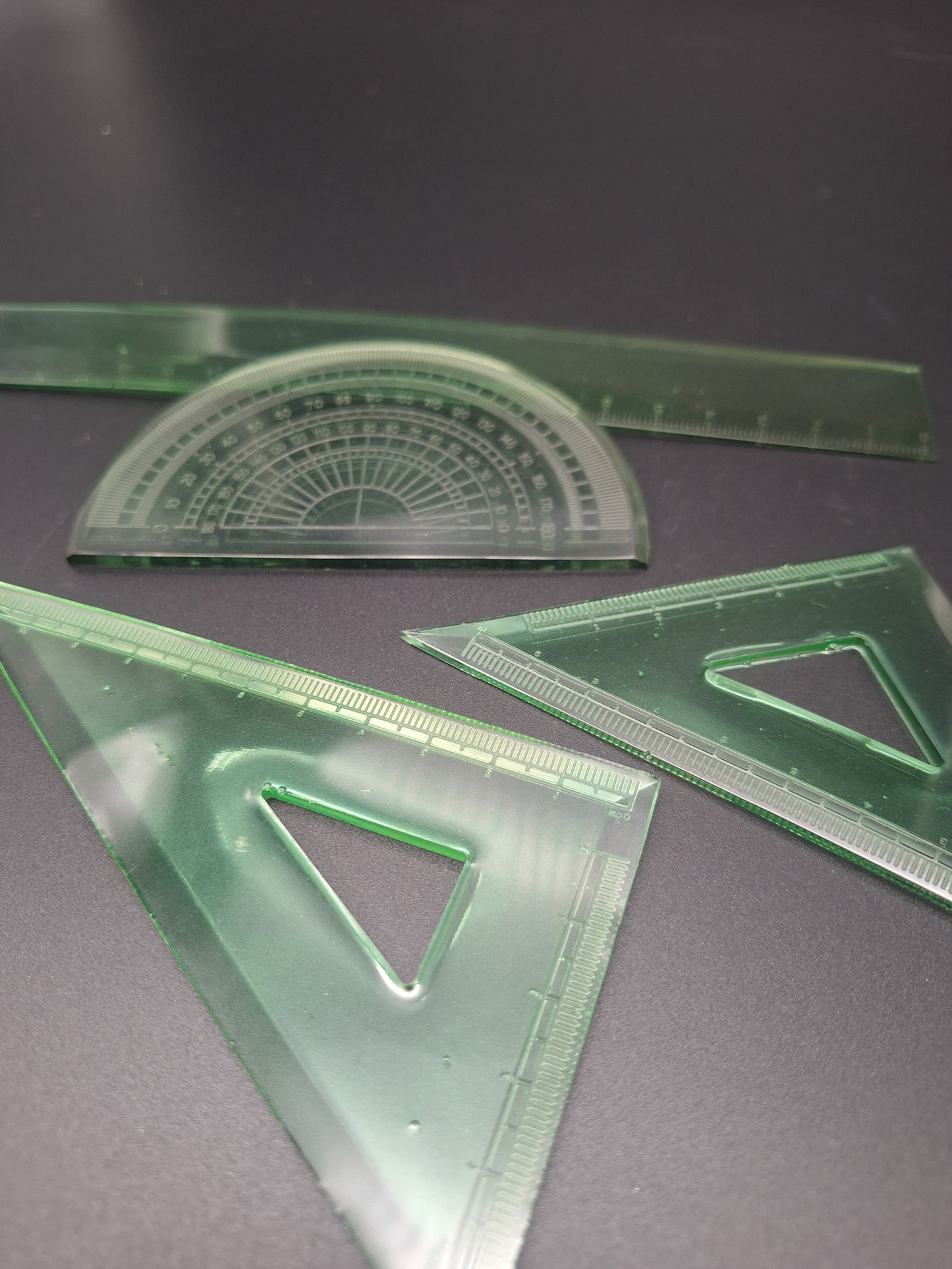 Handgegossenes Geometrie-Lineal-Set aus Epoxidharz