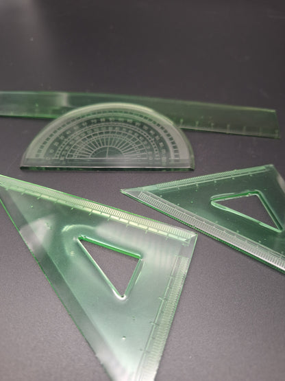 Handgegossenes Geometrie-Lineal-Set aus Epoxidharz