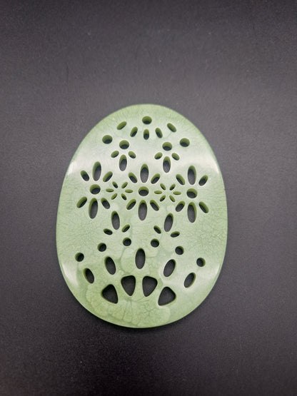 Handgemachter Osteraufhänger aus Epoxidharz