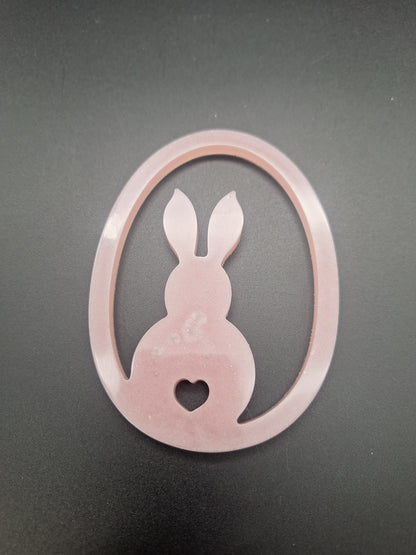 Handgemachter Osteraufhänger aus Epoxidharz