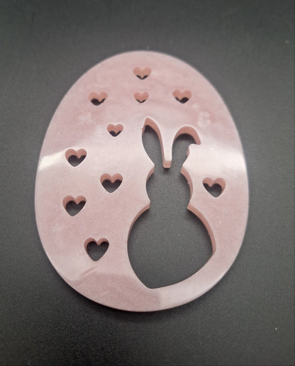 Handgemachter Osteraufhänger aus Epoxidharz