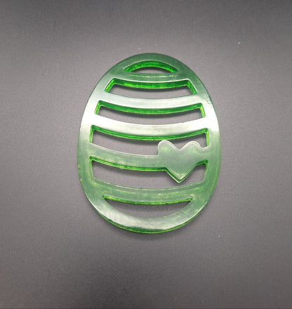 Handgemachter Osteraufhänger aus Epoxidharz