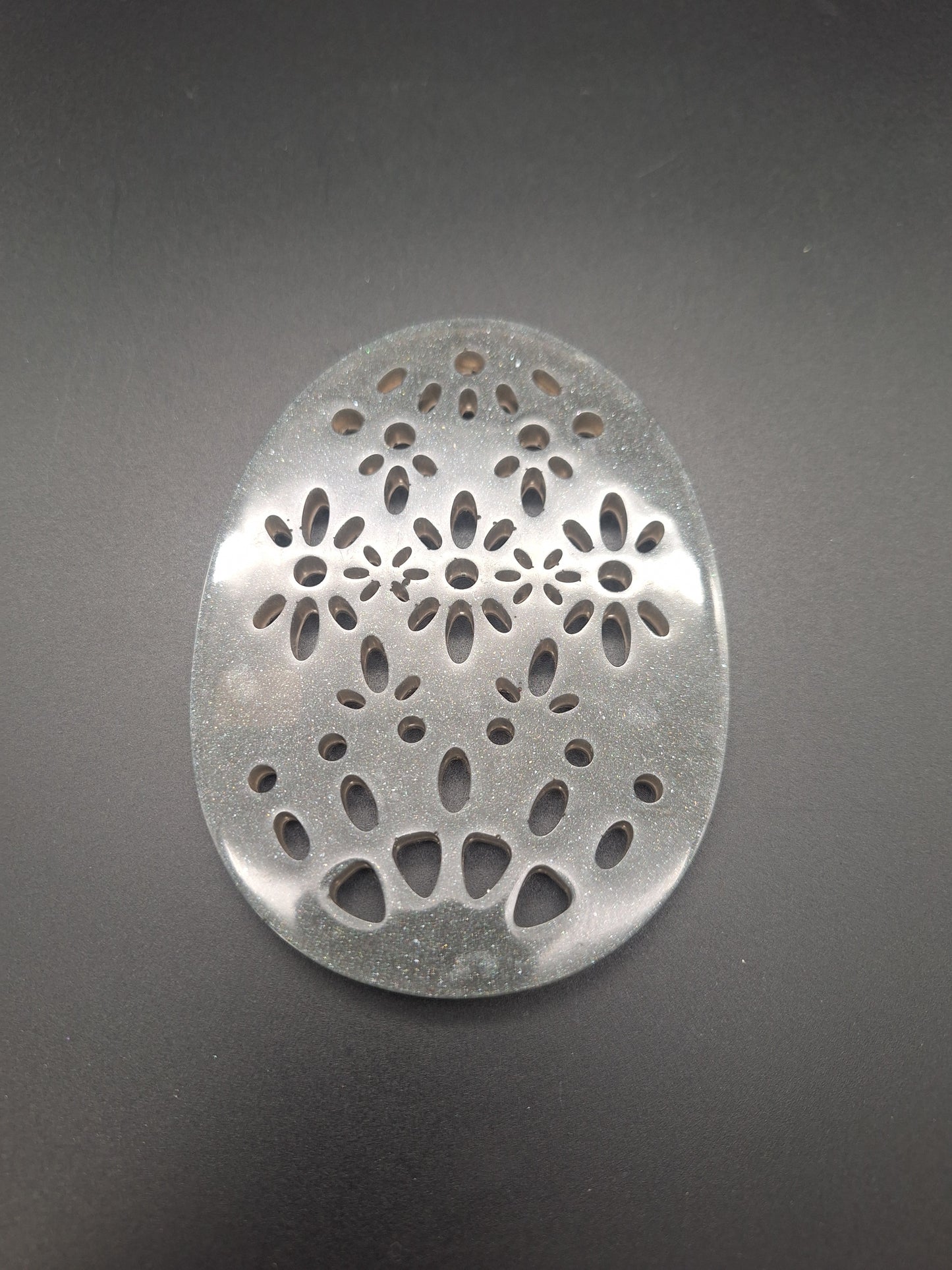 Handgemachter Osteraufhänger aus Epoxidharz