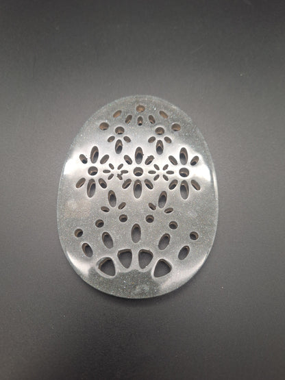 Handgemachter Osteraufhänger aus Epoxidharz