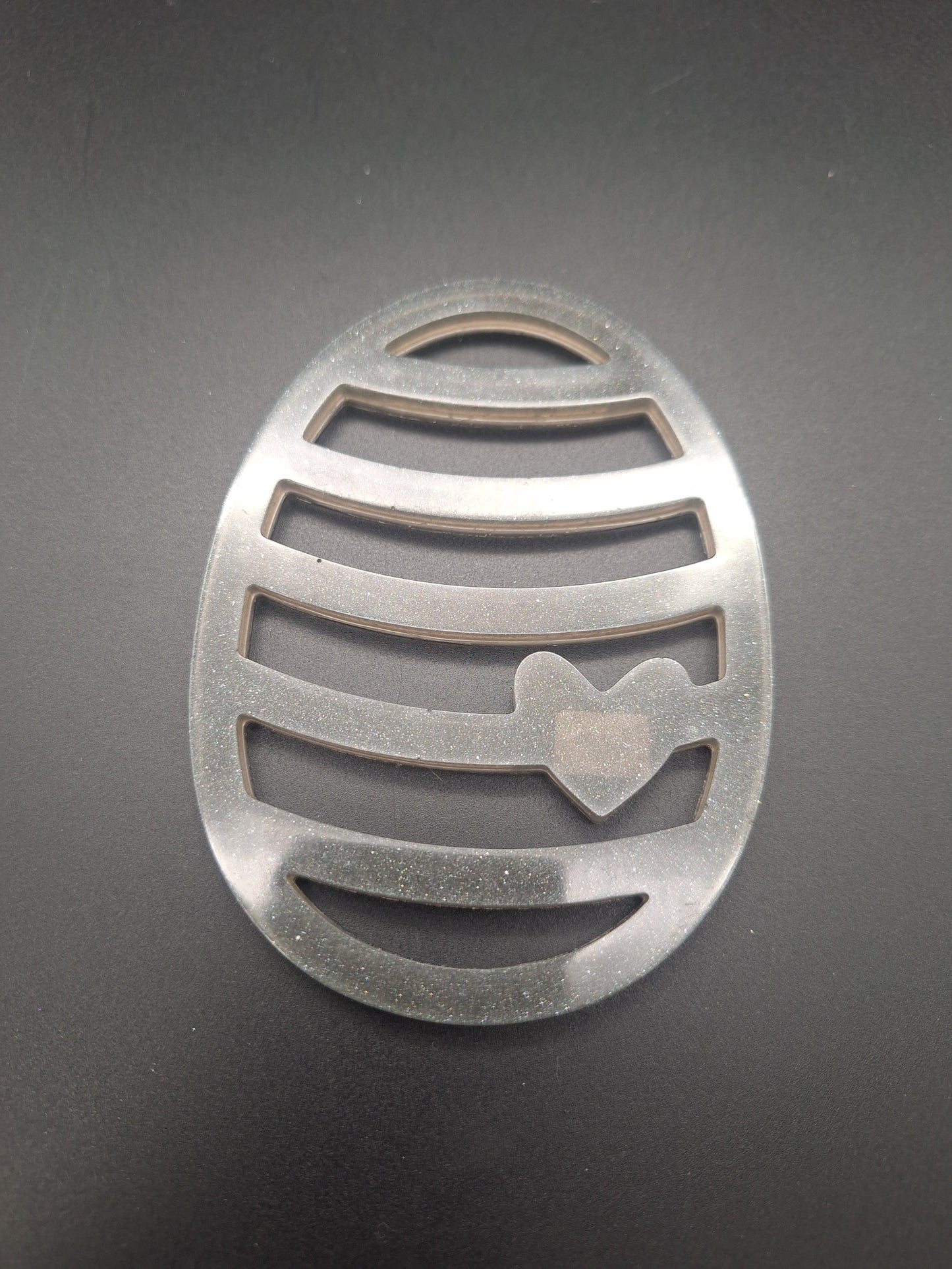 Handgemachter Osteraufhänger aus Epoxidharz