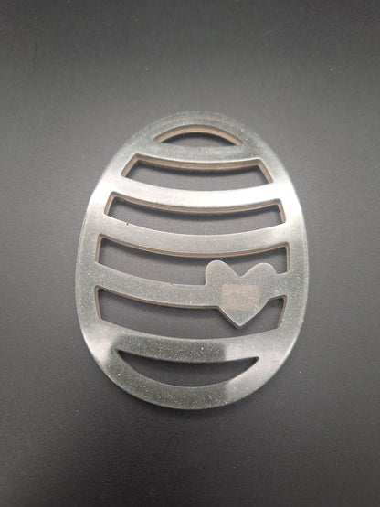 Handgemachter Osteraufhänger aus Epoxidharz