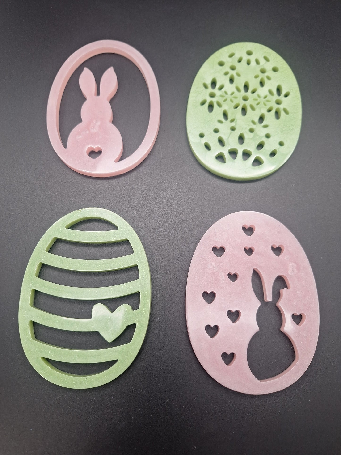 Handgemachter Osteraufhänger aus Epoxidharz