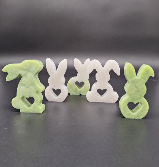 Handgegossenes Osterhasen-Set aus Epoxidharz | 5er Set in Perlmutt & Hellgrün | Deko Unikate