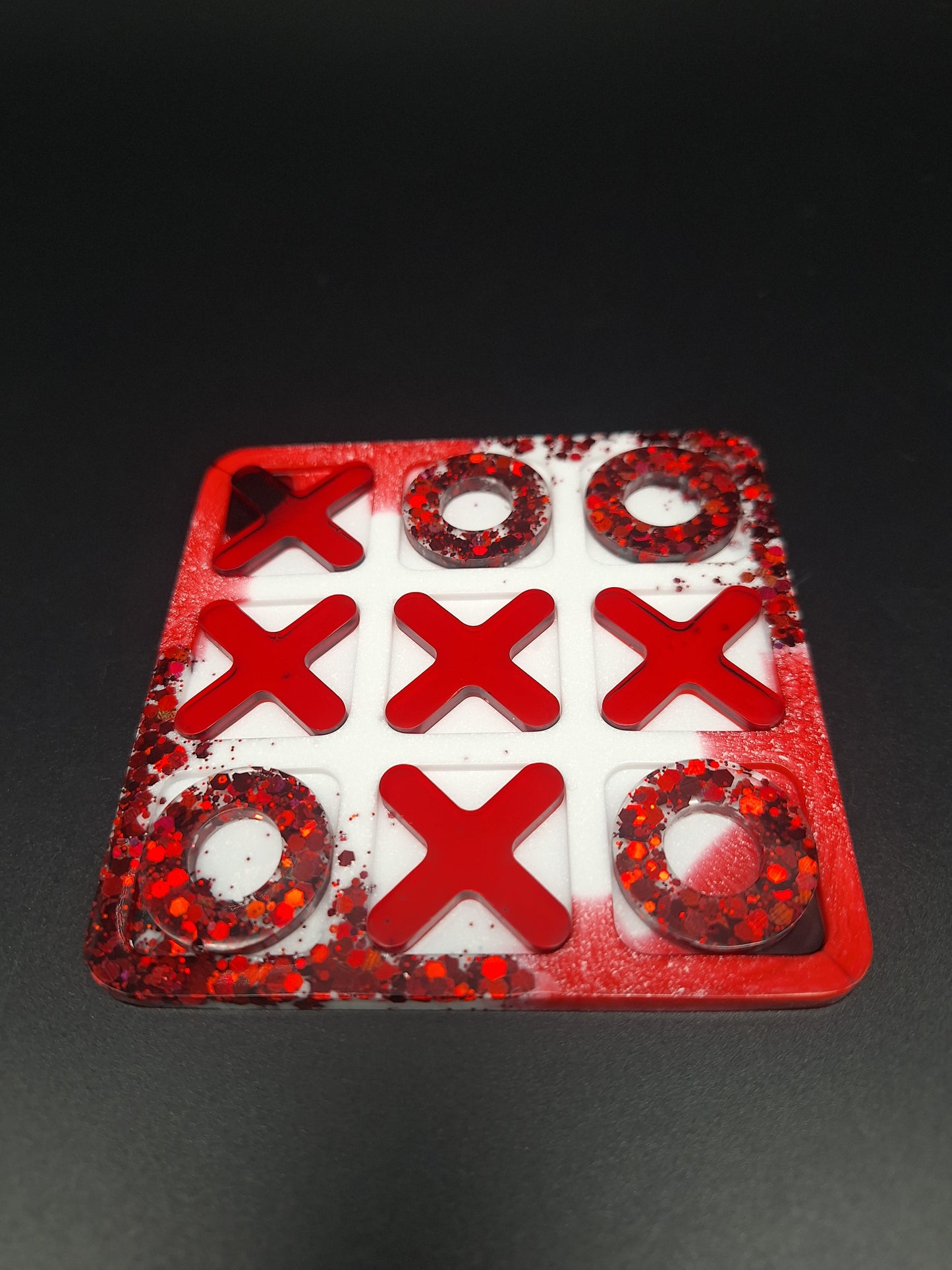 Tic Tac Toe aus Epoxidharz – Handgemachtes Reisespiel im Wunschdesign