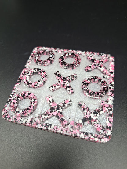 Tic Tac Toe aus Epoxidharz – Handgemachtes Reisespiel im Wunschdesign