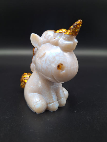 Einhorn aus Epoxidharz – Perlmut Weiß mit buntem Glitzer | 7 x 6 cm