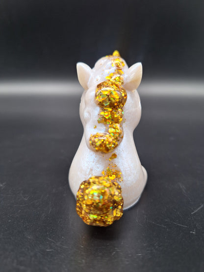 Einhorn aus Epoxidharz – Perlmut Weiß mit buntem Glitzer | 7 x 6 cm