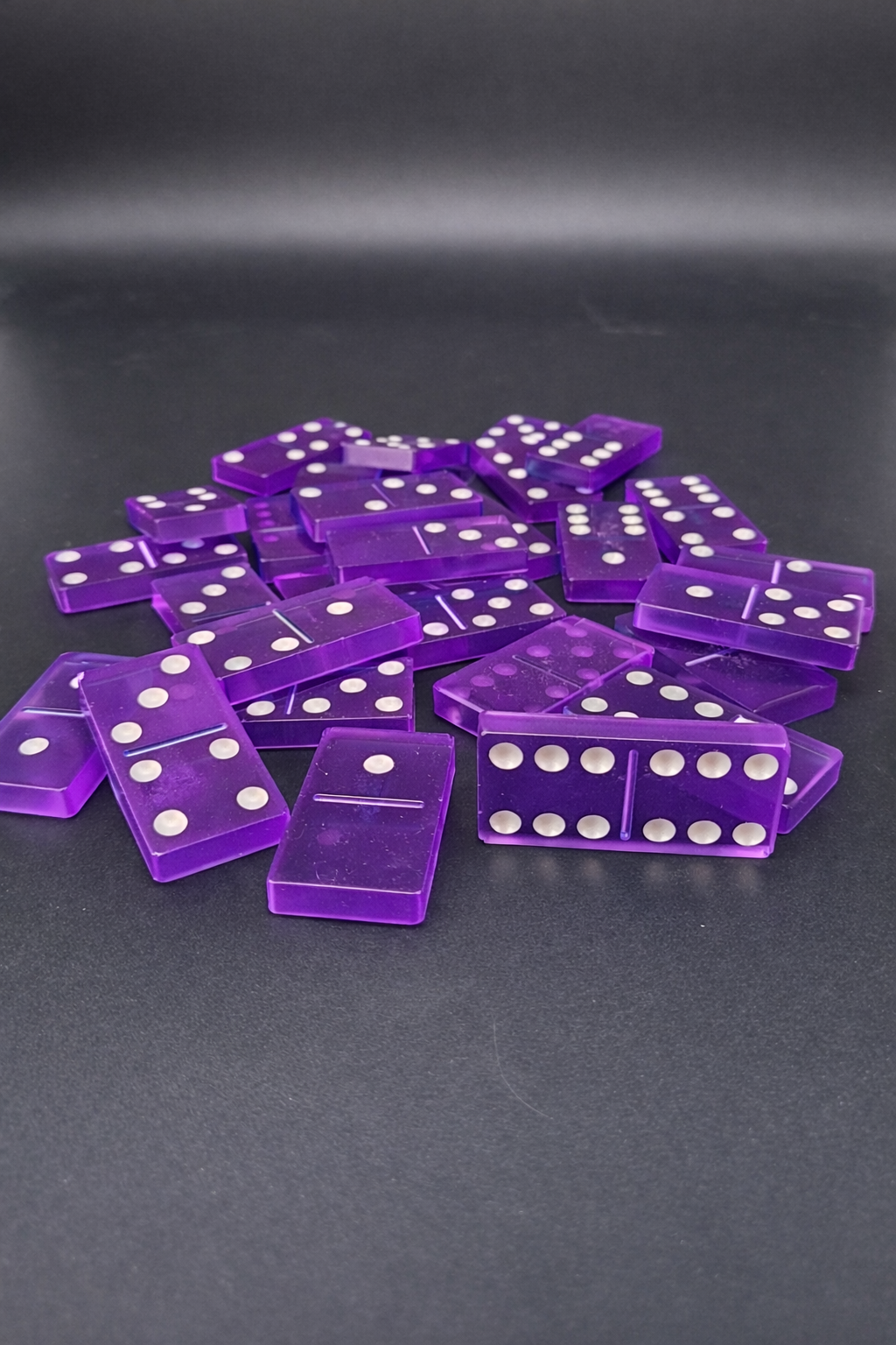 Handgegossenes Domino – 28-teiliges Deko- & Spielset
