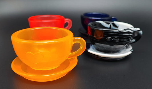 Tasse mit Herz & Untersetzer – Liebevoll handgemacht aus Epoxidharz