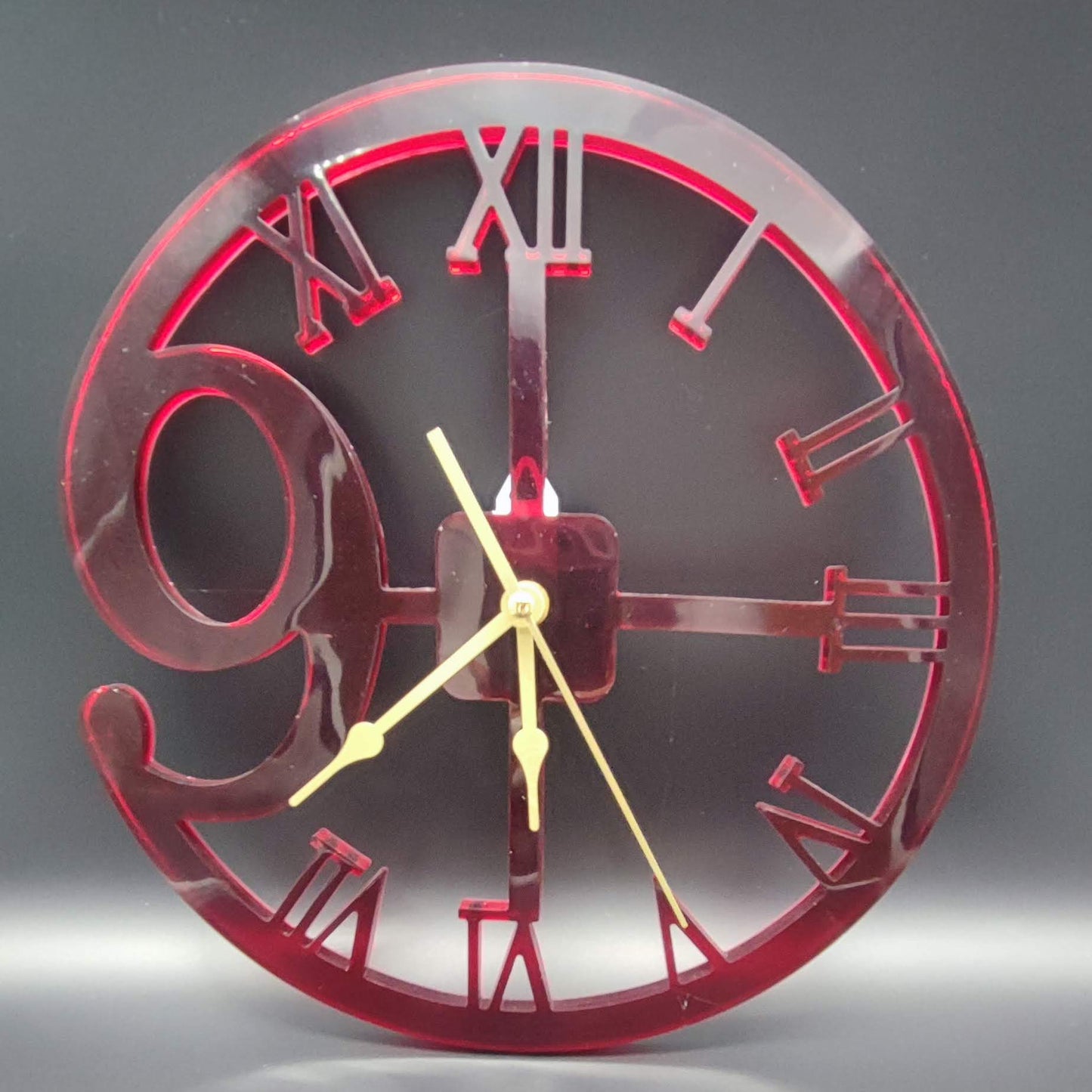 Design-Wanduhr mit römischen Ziffern – Stil trifft auf Zeitgefühl