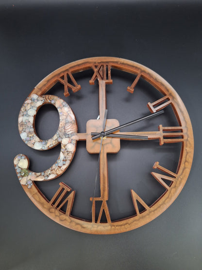 Design-Wanduhr mit römischen Ziffern – Stil trifft auf Zeitgefühl