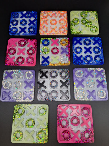 Tic Tac Toe aus Epoxidharz – Handgemachtes Reisespiel im Wunschdesign
