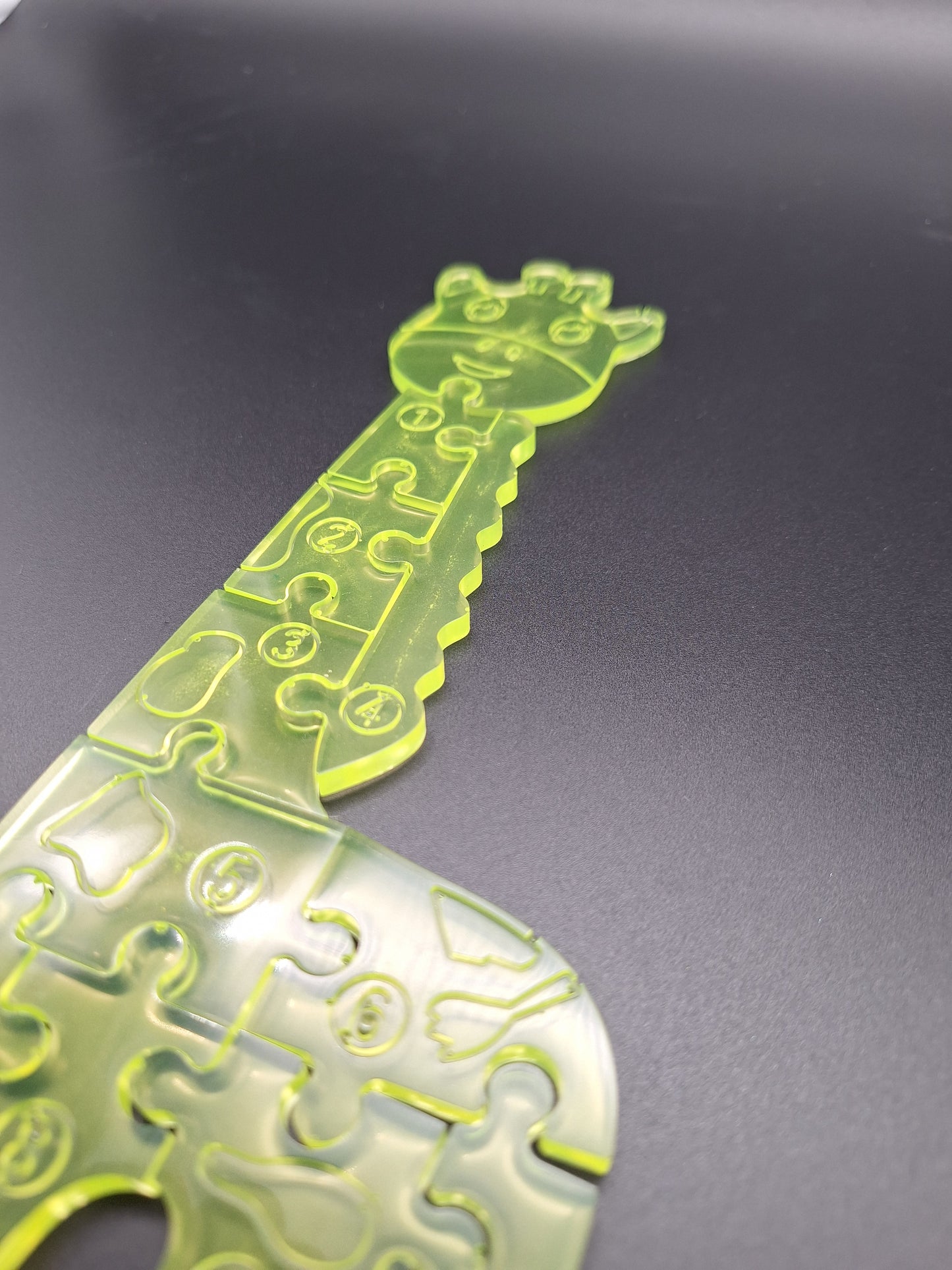 Handgemachtes Giraffenpuzzle aus Epoxidharz individuell & einzigartig