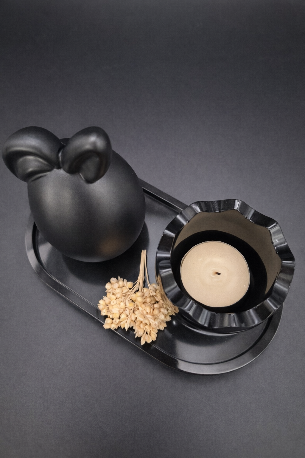 Hase & Osterei auf Tablett – stilvolle Osterdeko mit liebevollen Details