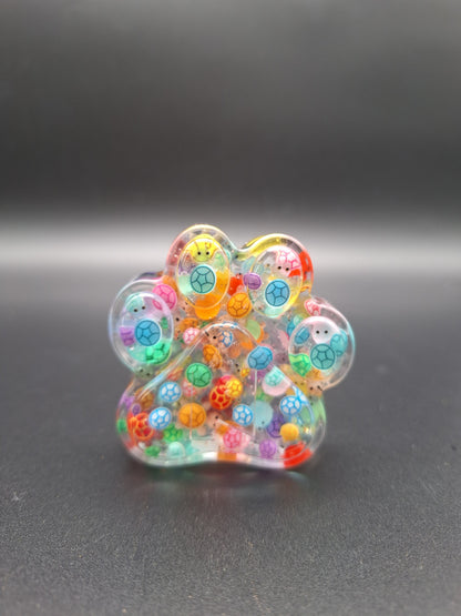 Personalisierte Epoxidharz Pfötchen mit Erinnerungsfiguren und Initiale