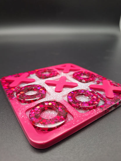 Tic Tac Toe aus Epoxidharz – Handgemachtes Reisespiel im Wunschdesign