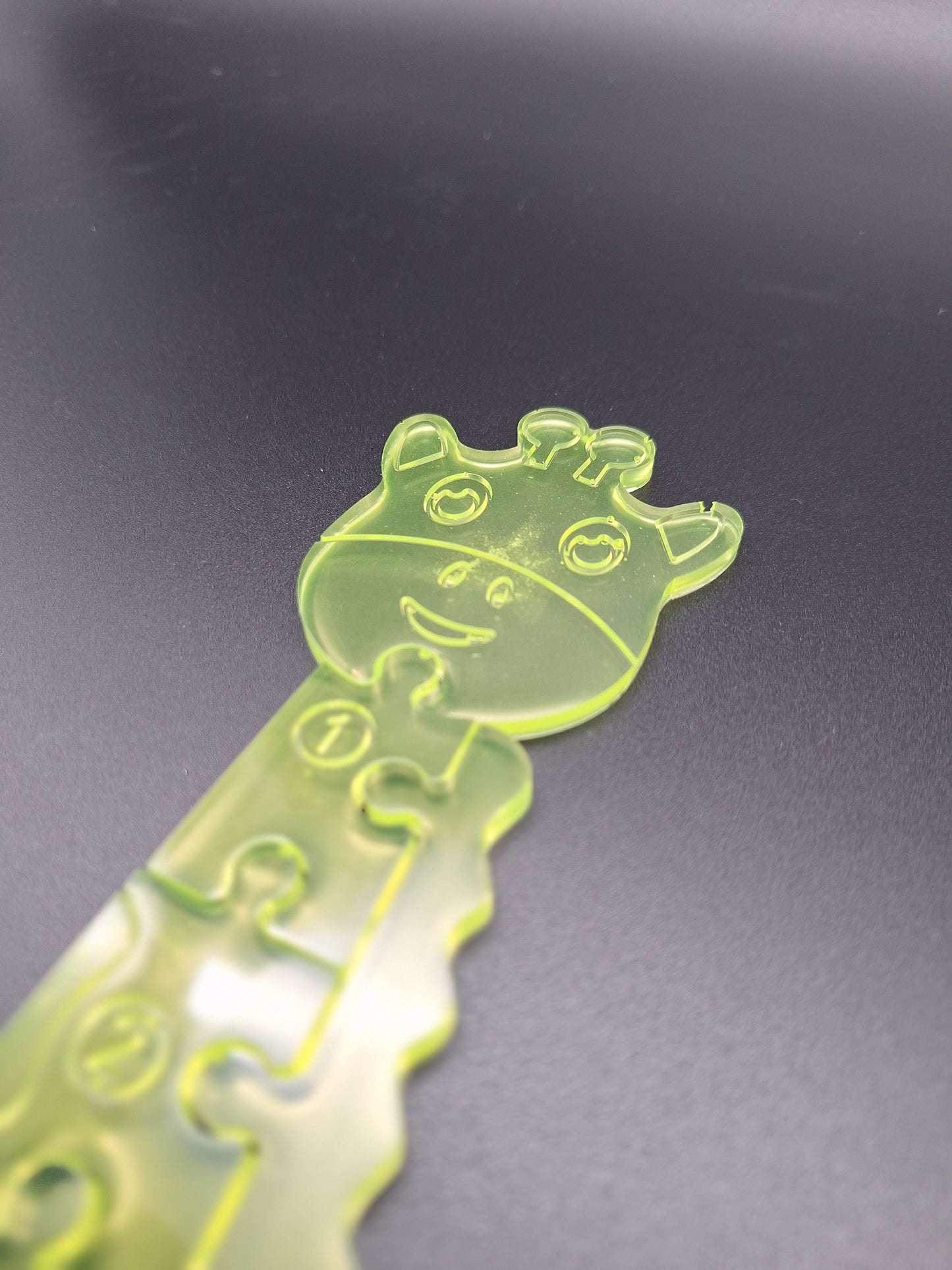 Handgemachtes Giraffenpuzzle aus Epoxidharz individuell & einzigartig