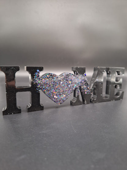 Epoxidharz Schriftzug „HOME“ mit holografischem Glitzer in Schwarz, 21 cm